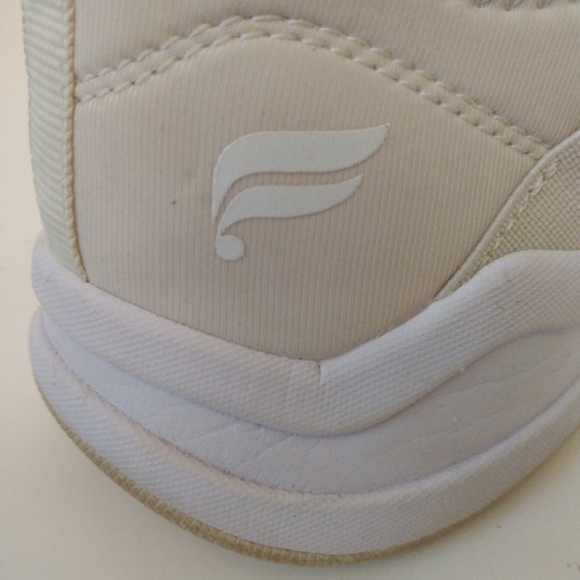 Fabletics Brookside Performance Cream Fabric Lace Up Low Top Sneakers sz 9 - Picture 5 of 11